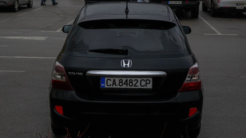 Honda Civic 1.6 Бензин VTEC 115 кс, Facelift, снимка 4 - Автомобили и джипове - 49389423