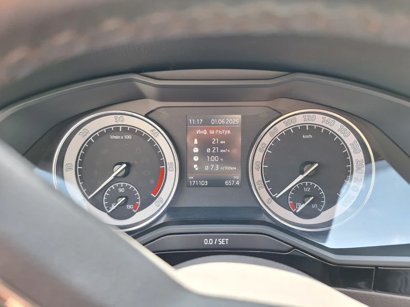 Skoda Superb 2.0 TDI Laurin & Klement, снимка 16 - Автомобили и джипове - 52568868