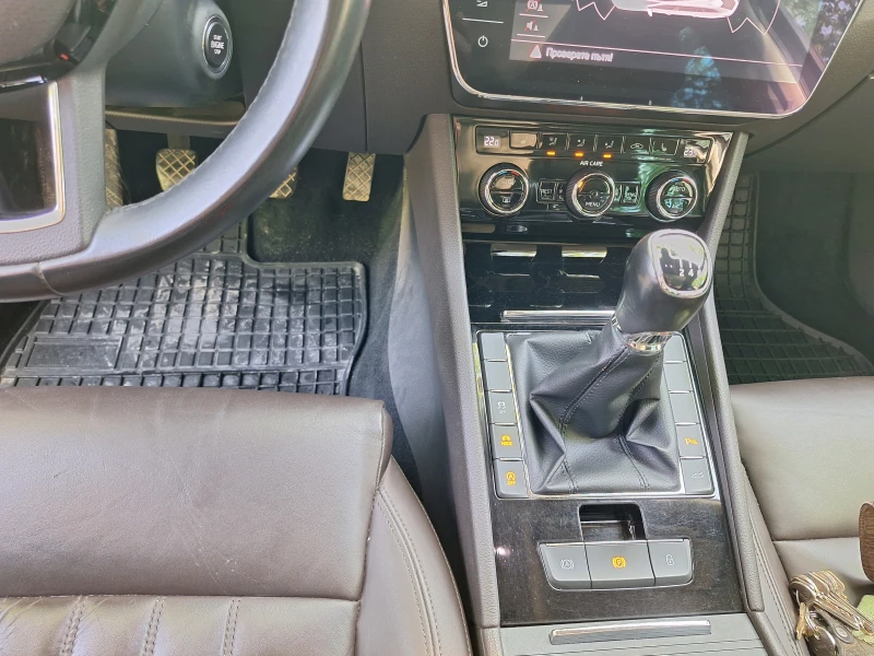 Skoda Superb 2.0 TDI Laurin & Klement, снимка 7 - Автомобили и джипове - 52568868