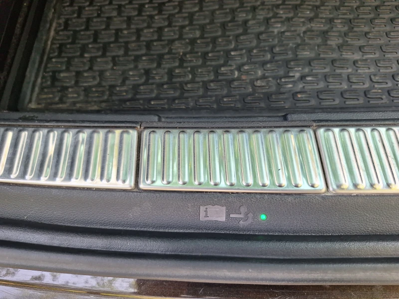 Skoda Superb 2.0 TDI Laurin & Klement, снимка 10 - Автомобили и джипове - 52568868