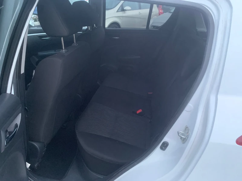 Suzuki Swift 1.3D KLIMA ITALY 178000km, снимка 11 - Автомобили и джипове - 52402223