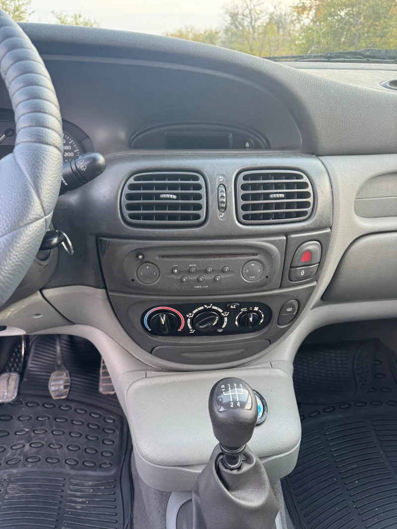 Renault Scenic 1.9, снимка 6 - Автомобили и джипове - 52147842