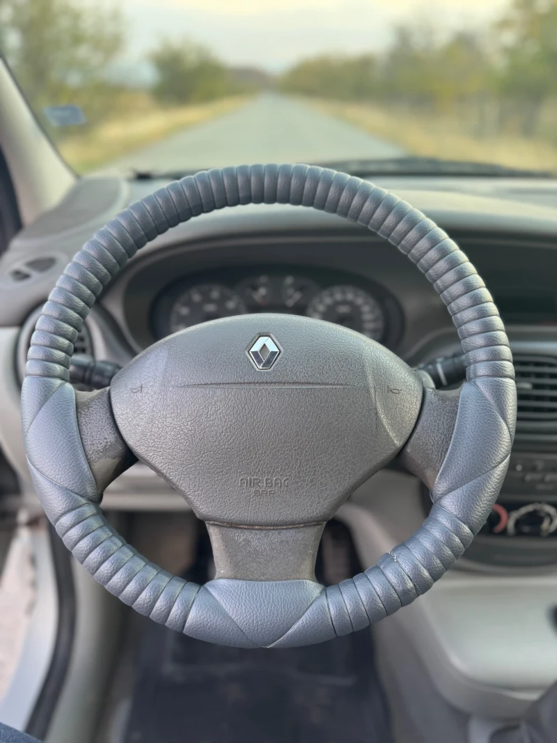 Renault Scenic 1.9, снимка 5 - Автомобили и джипове - 52147842