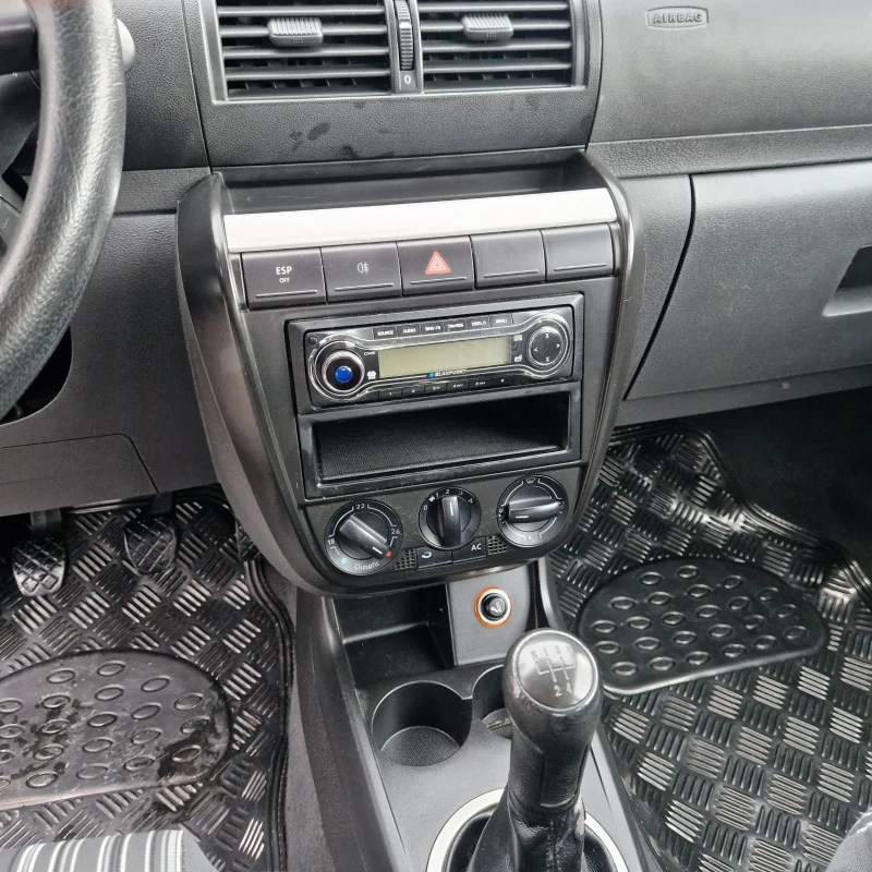 VW Fox 1.2i климатик , снимка 10 - Автомобили и джипове - 52671128