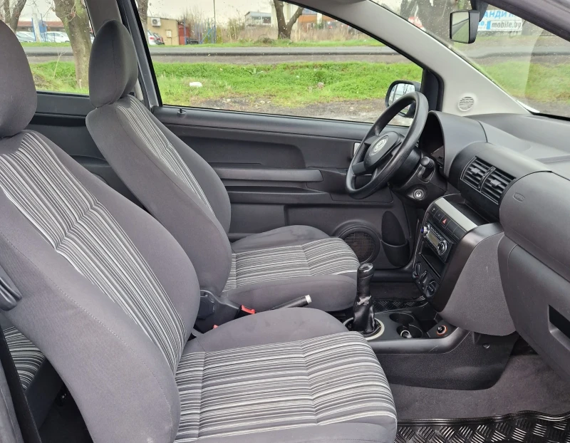 VW Fox 1.2i климатик , снимка 13 - Автомобили и джипове - 52671128
