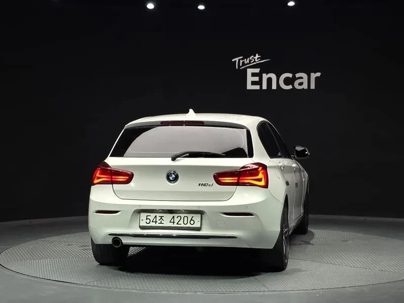 BMW 118 D Sports 5-Door, снимка 4 - Автомобили и джипове - 56162253