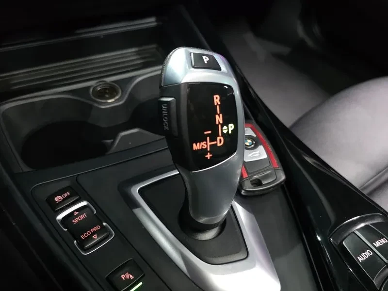 BMW 118 D Sports 5-Door, снимка 9 - Автомобили и джипове - 56162253