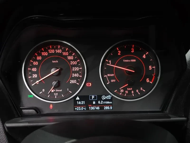 BMW 118 D Sports 5-Door, снимка 8 - Автомобили и джипове - 56162253