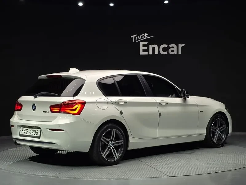 BMW 118 D Sports 5-Door, снимка 2 - Автомобили и джипове - 56162253