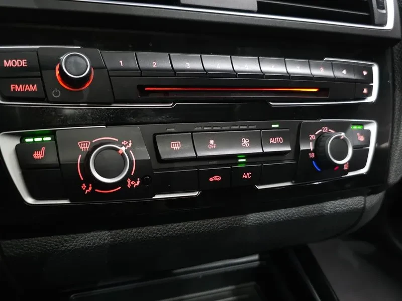 BMW 118 D Sports 5-Door, снимка 16 - Автомобили и джипове - 56162253