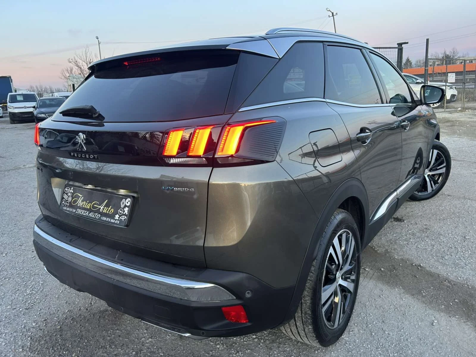 Peugeot 3008 1.6 hybrid 300 * GT line * 4x4 * NAVI * ACC *  - изображение 4