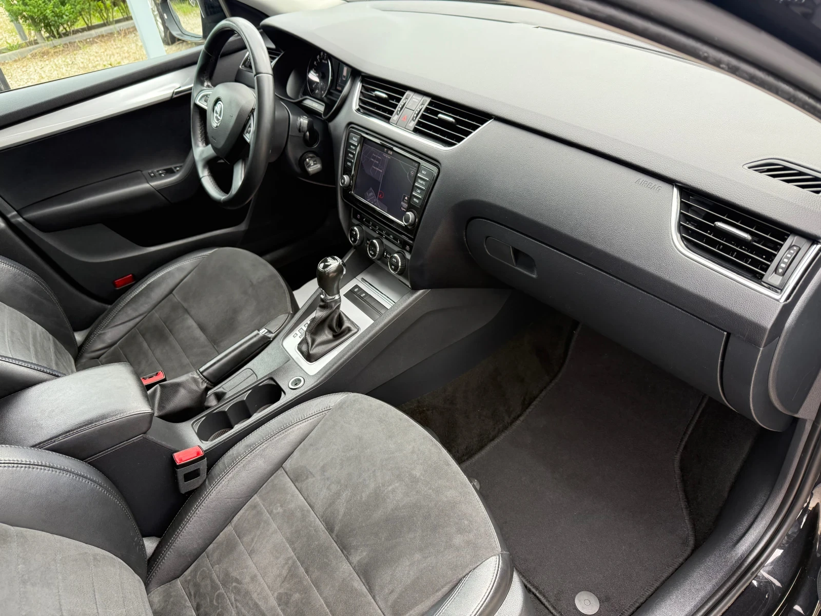 Skoda Octavia 2.0TDI Автоматик Швейцария  - изображение 8