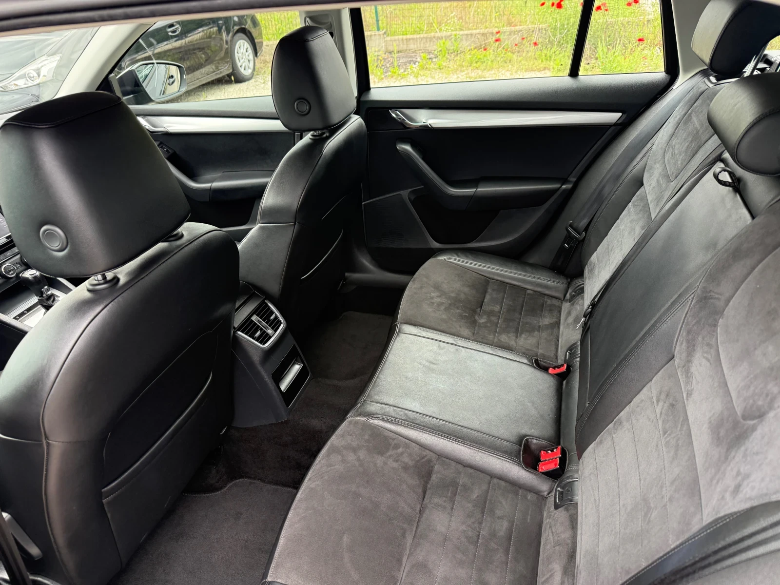 Skoda Octavia 2.0TDI Автоматик Швейцария  - изображение 9