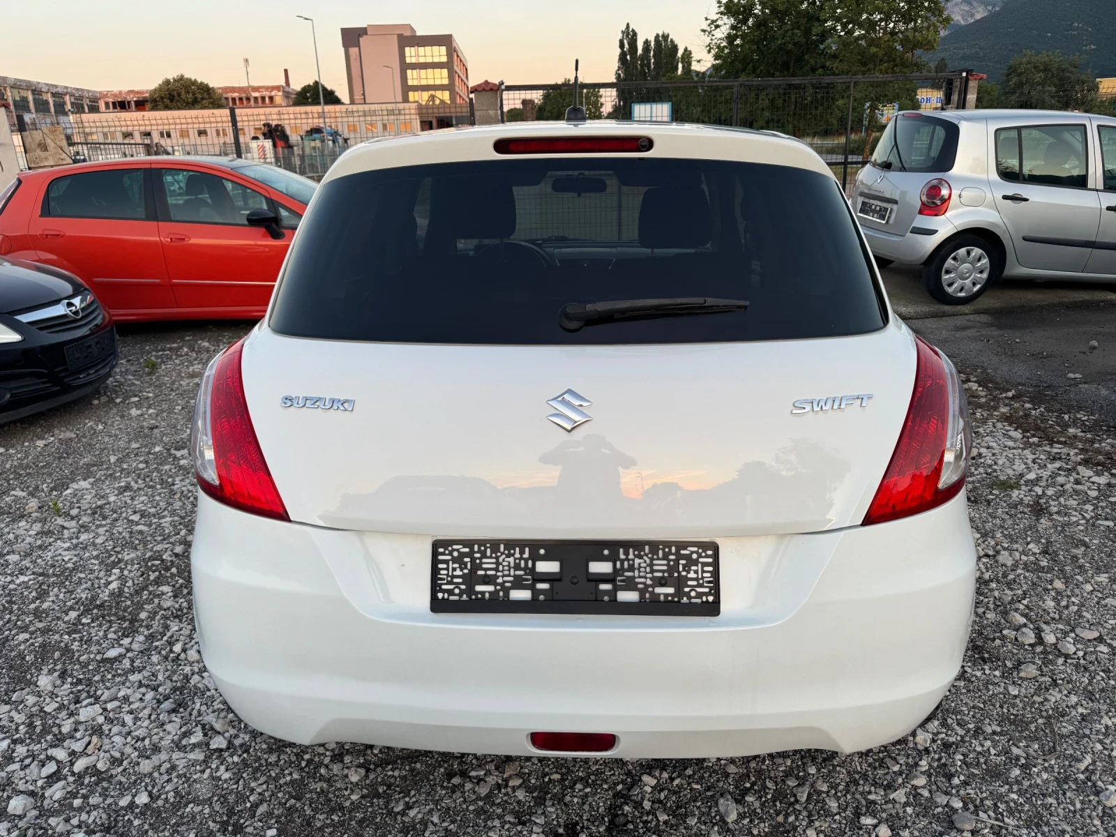 Suzuki Swift 1.3D KLIMA ITALY 178000km, снимка 6 - Автомобили и джипове - 53973707