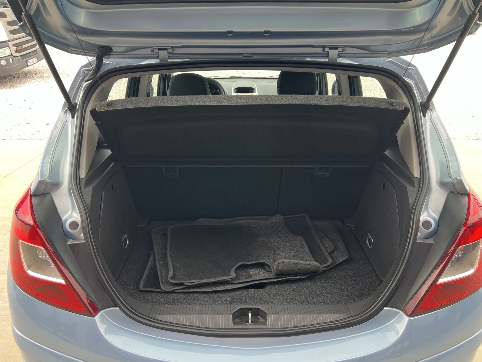 Opel Corsa 1.2 i - изображение 10