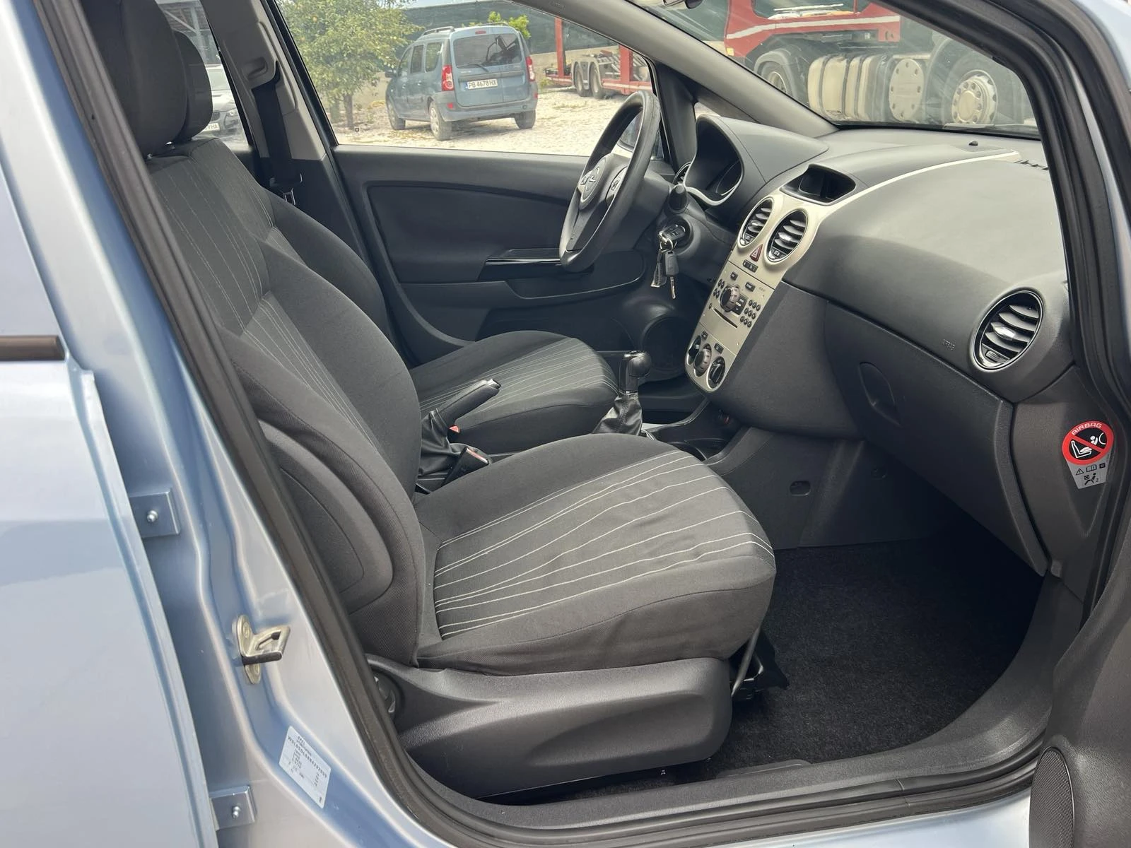 Opel Corsa 1.2 i  | Mobile.bg   13