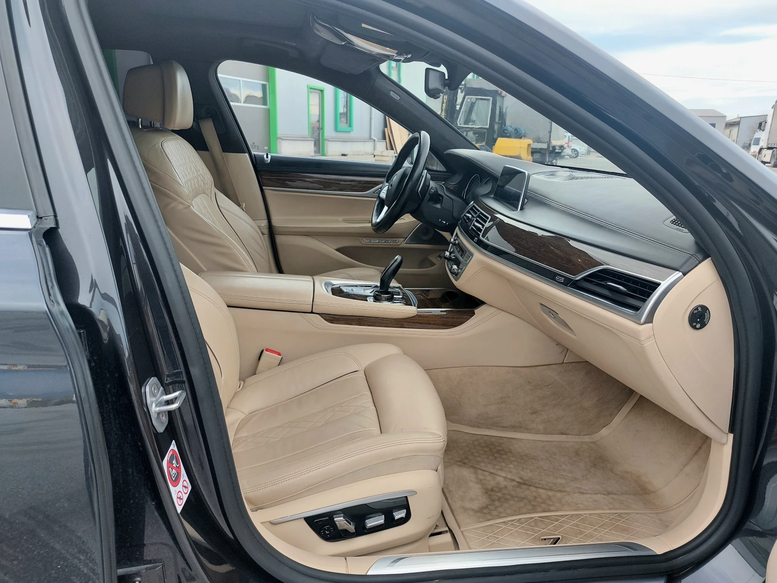 BMW 740 M XDRIVE, снимка 9 - Автомобили и джипове - 54084369