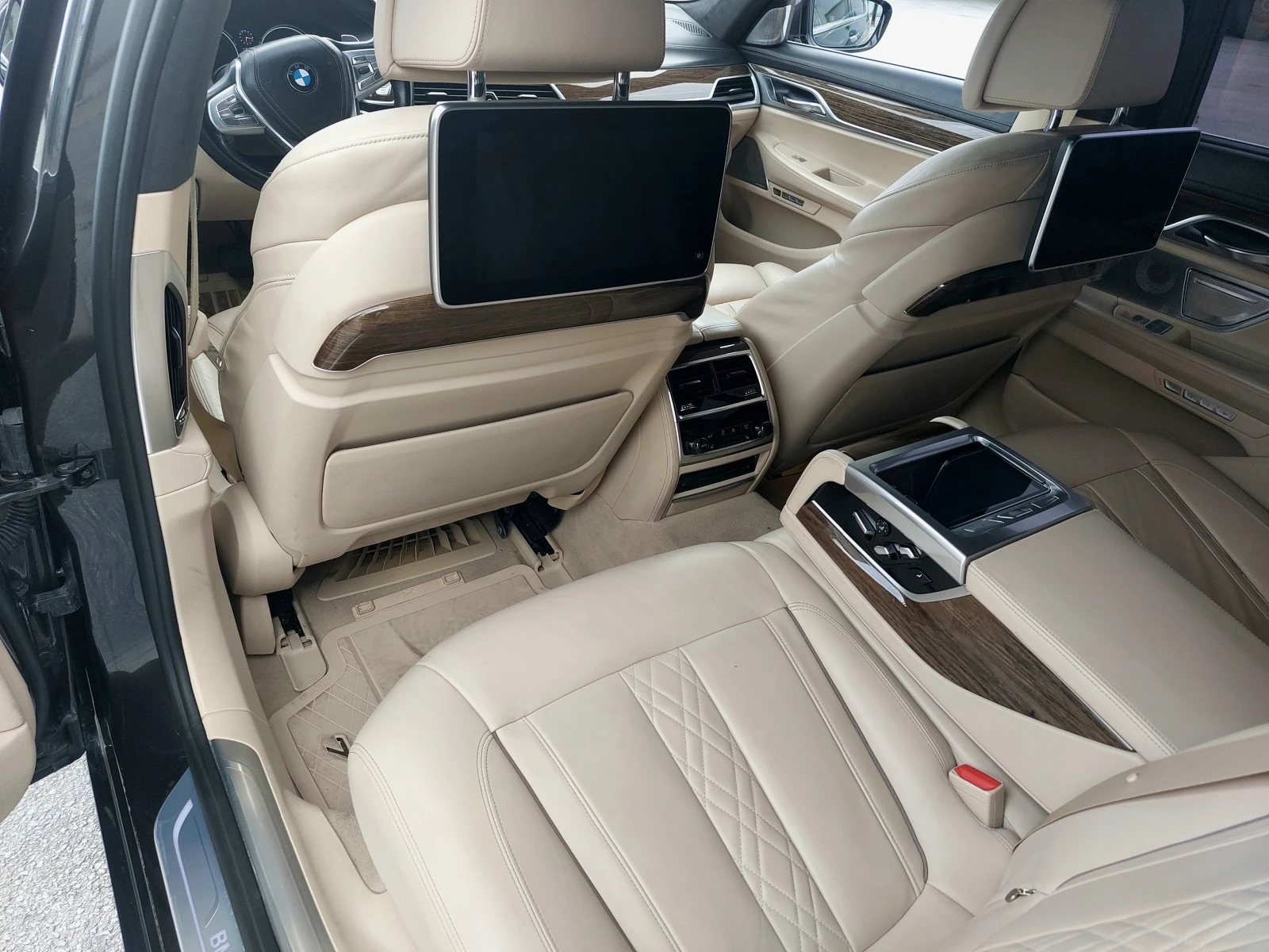 BMW 740 M XDRIVE, снимка 11 - Автомобили и джипове - 54084369