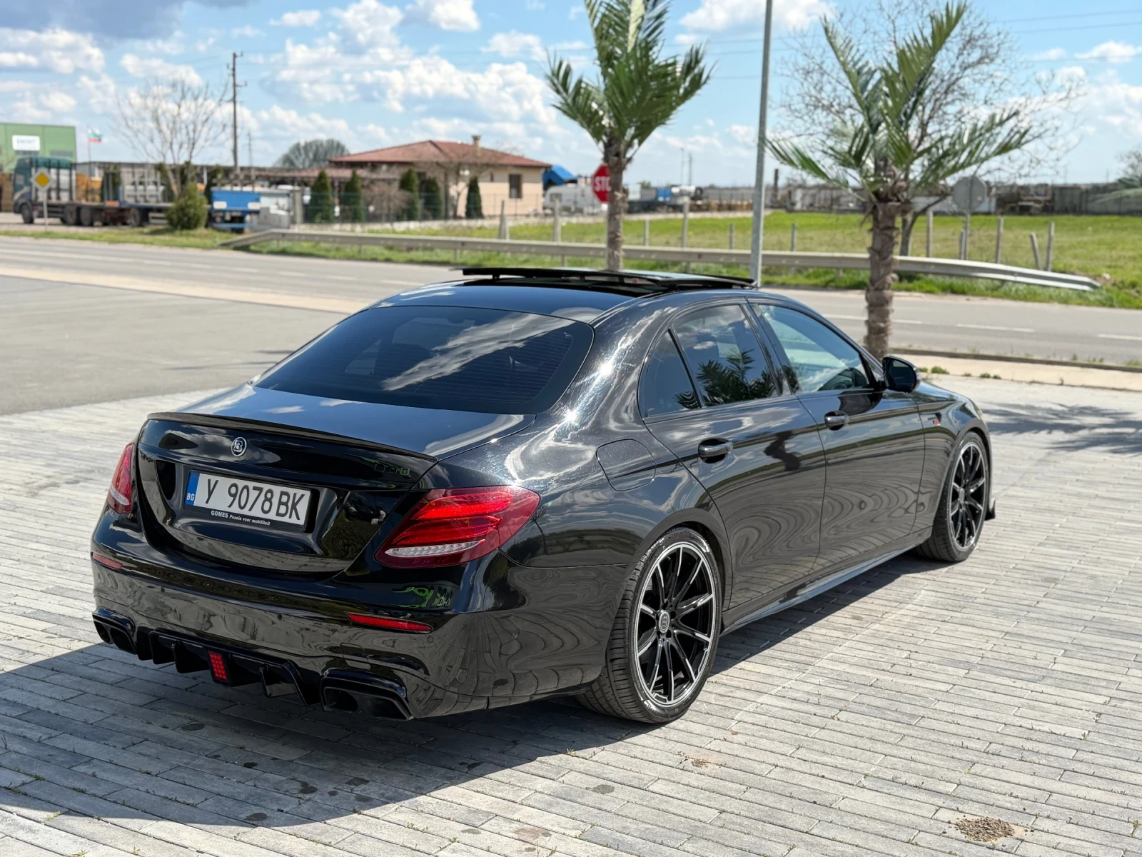 Mercedes-Benz E 220 BRABUS 800/ПАНОРАМА / AMBIENT PLUS / BURMESTER, снимка 3 - Автомобили и джипове - 54140804