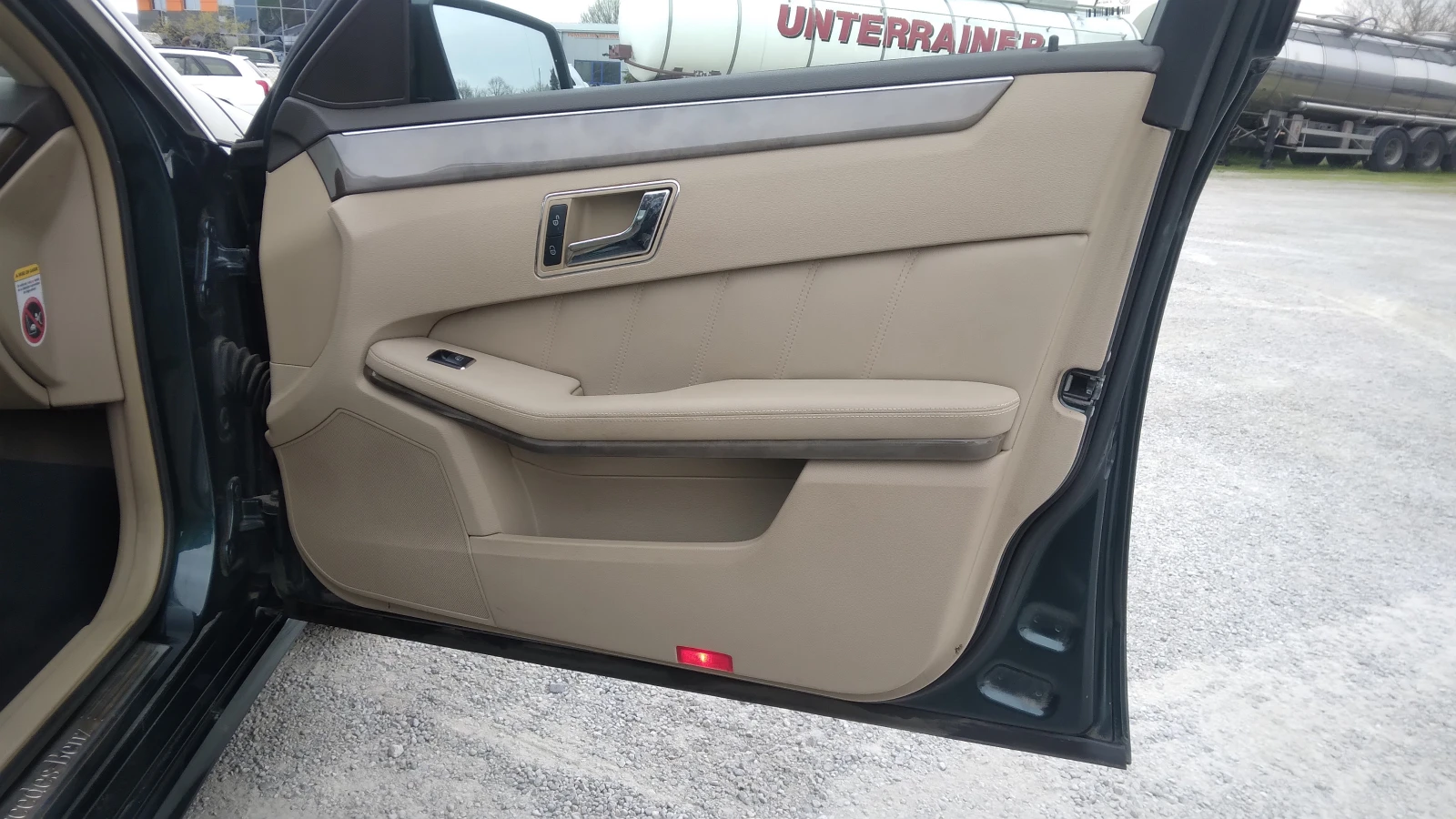 Mercedes-Benz E 350 Mercedes-Benz E-Klasse E 350 CDI BlueEfficiency El, снимка 8 - Автомобили и джипове - 54207109