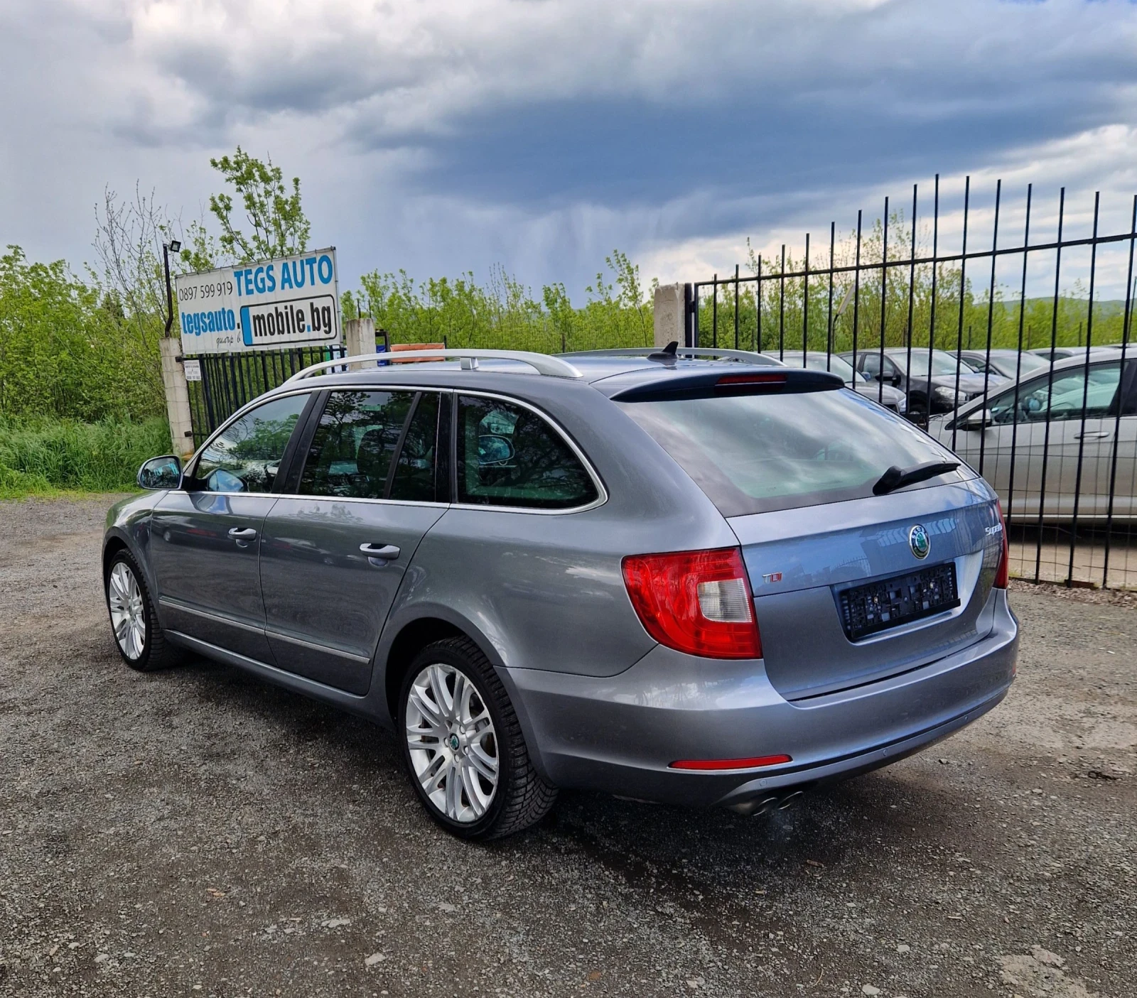 Skoda Superb 2.0TDI AUTOMATIC, снимка 4 - Автомобили и джипове - 54389828