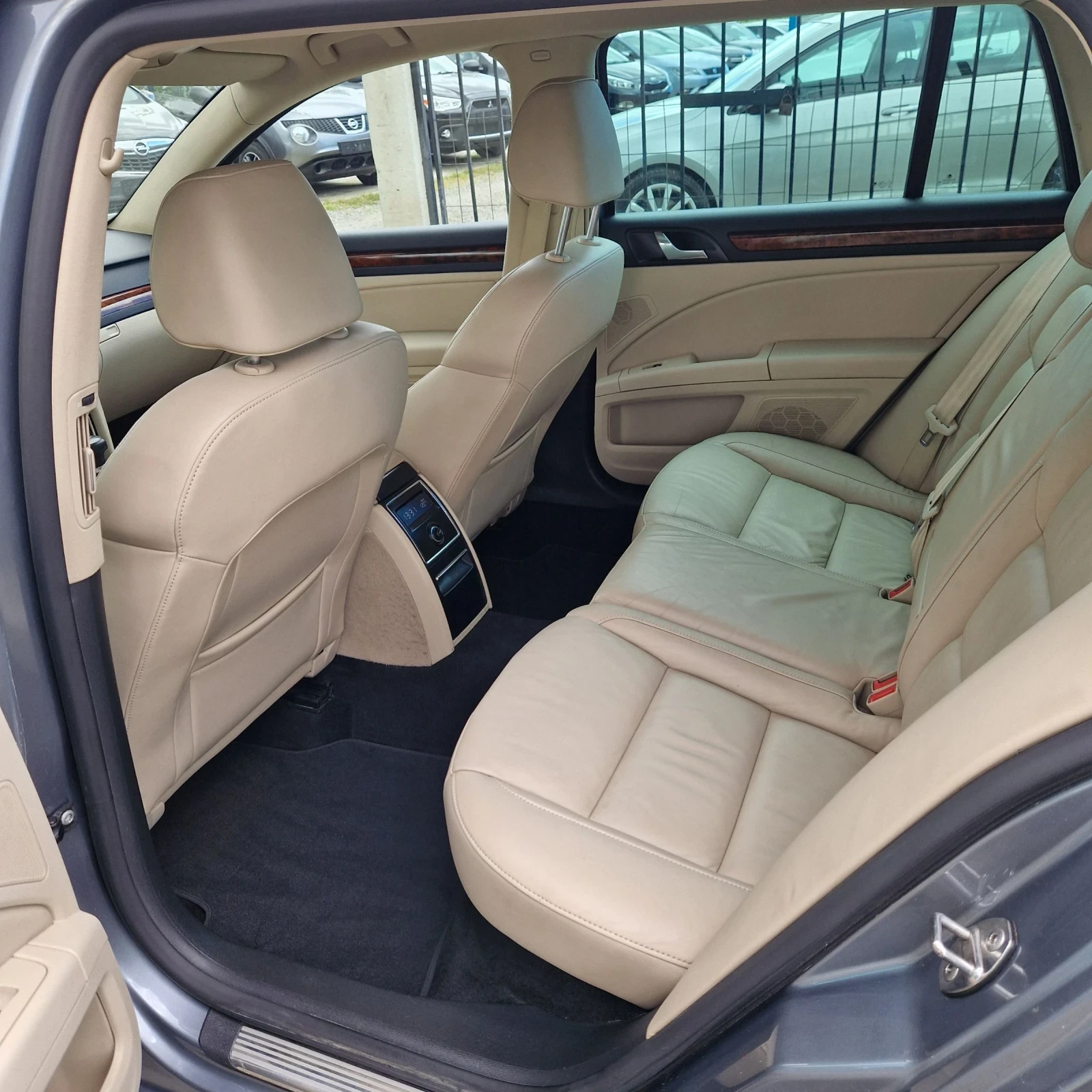 Skoda Superb 2.0TDI AUTOMATIC, снимка 14 - Автомобили и джипове - 54389828
