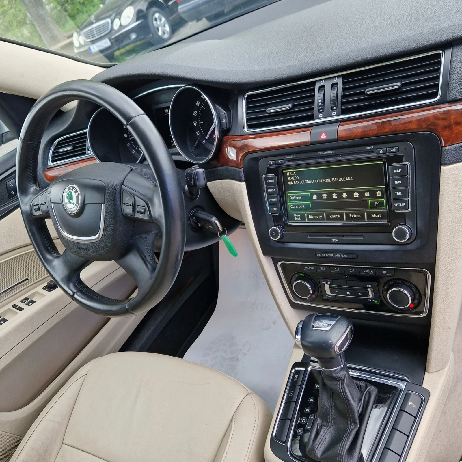 Skoda Superb 2.0TDI AUTOMATIC, снимка 13 - Автомобили и джипове - 54389828