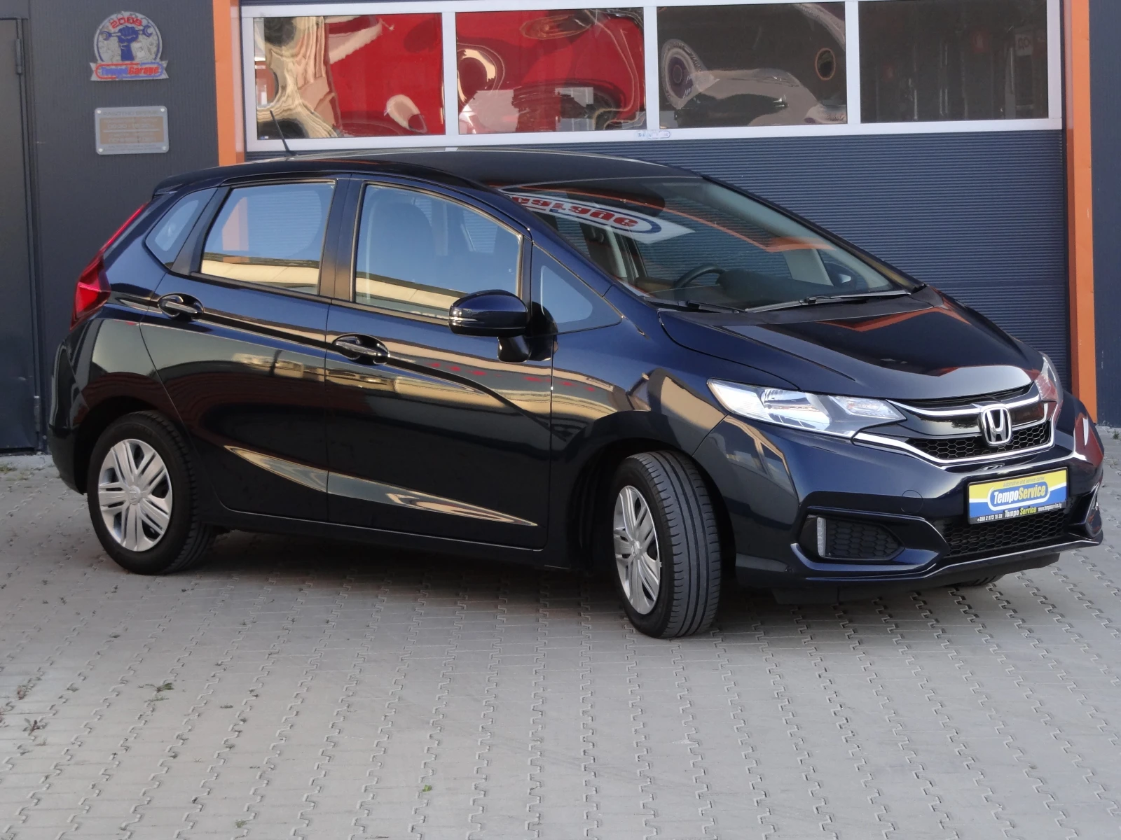 Honda Jazz 1.3i-vtec - 102k.c. / Euro-6 / Led / Климатик / , снимка 7 - Автомобили и джипове - 55449780