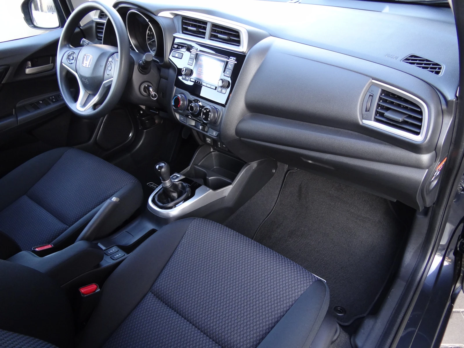 Honda Jazz 1.3i-vtec - 102k.c. / Euro-6 / Led / Климатик / , снимка 10 - Автомобили и джипове - 55449780