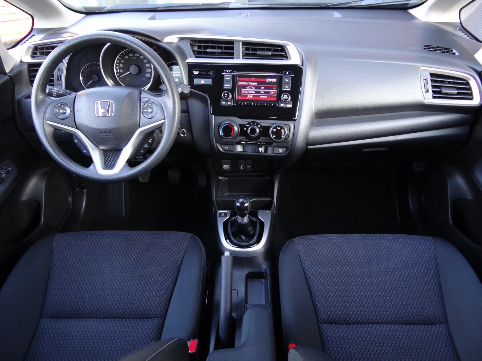 Honda Jazz 1.3i-vtec - 102k.c. / Euro-6 / Led / Климатик / , снимка 9 - Автомобили и джипове - 55449780