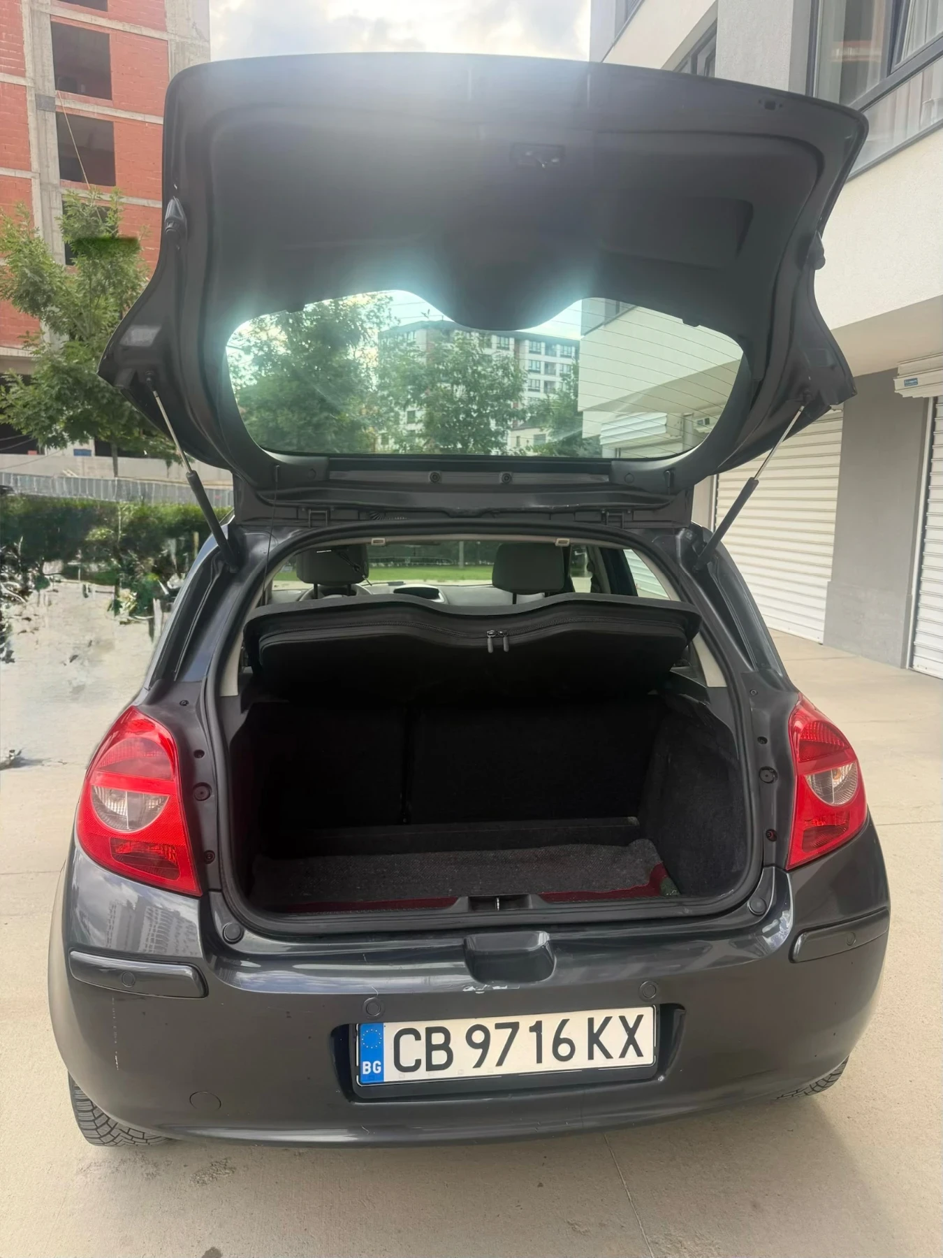 Renault Clio, снимка 9 - Автомобили и джипове - 55450171