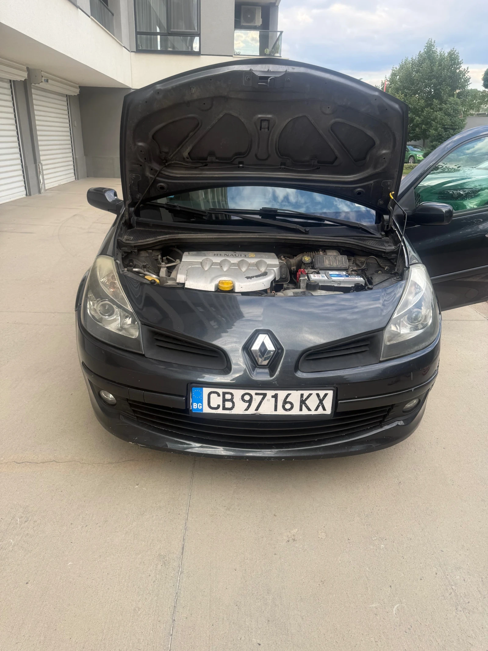 Renault Clio, снимка 10 - Автомобили и джипове - 55450171