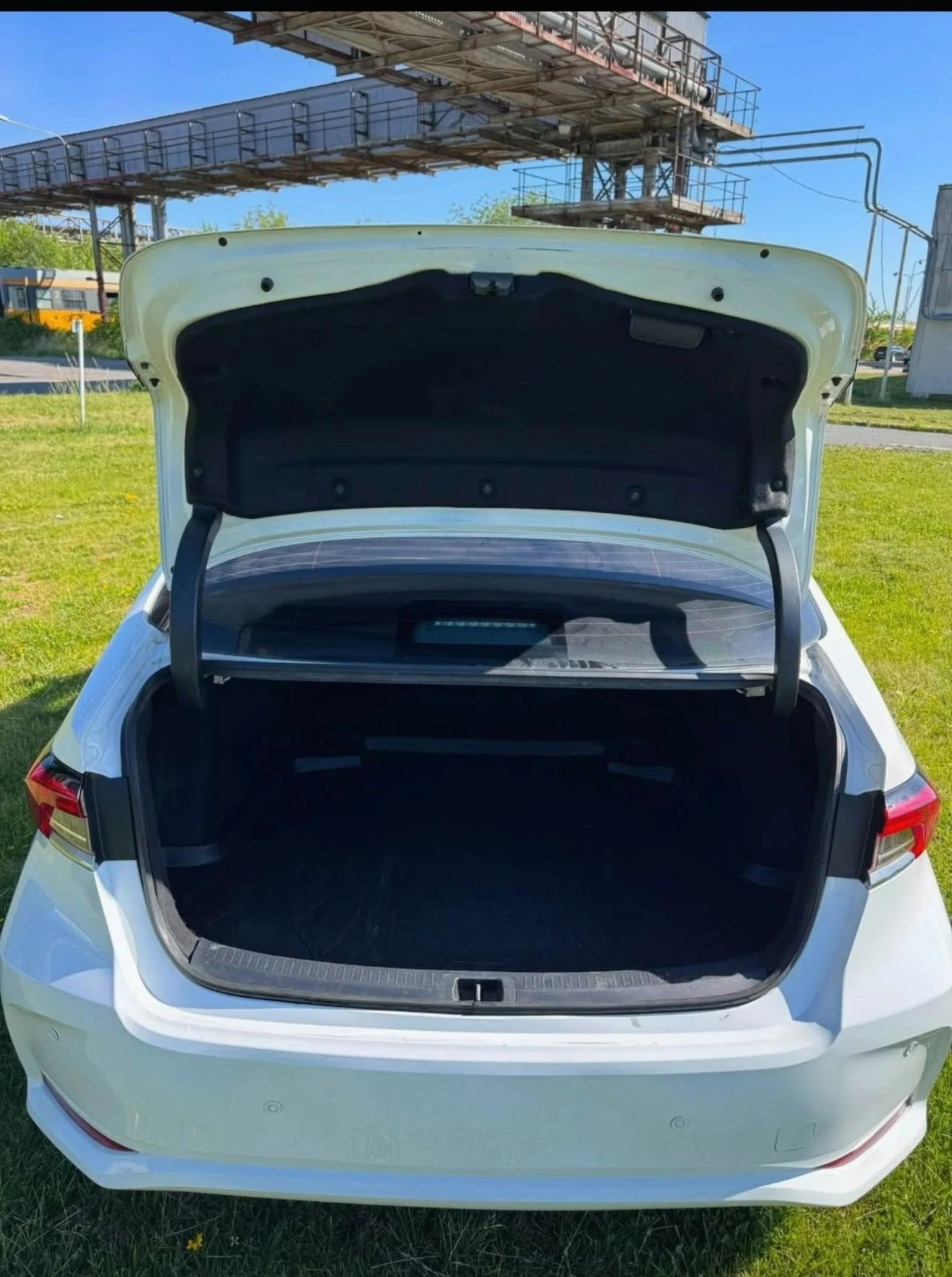 Toyota Corolla 1.5, снимка 9 - Автомобили и джипове - 55537104