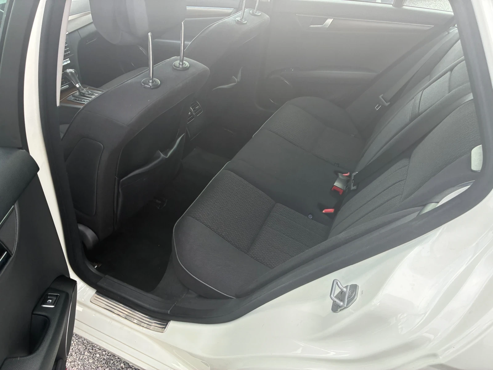 Mercedes-Benz C 300 4 Matic, снимка 11 - Автомобили и джипове - 55825840