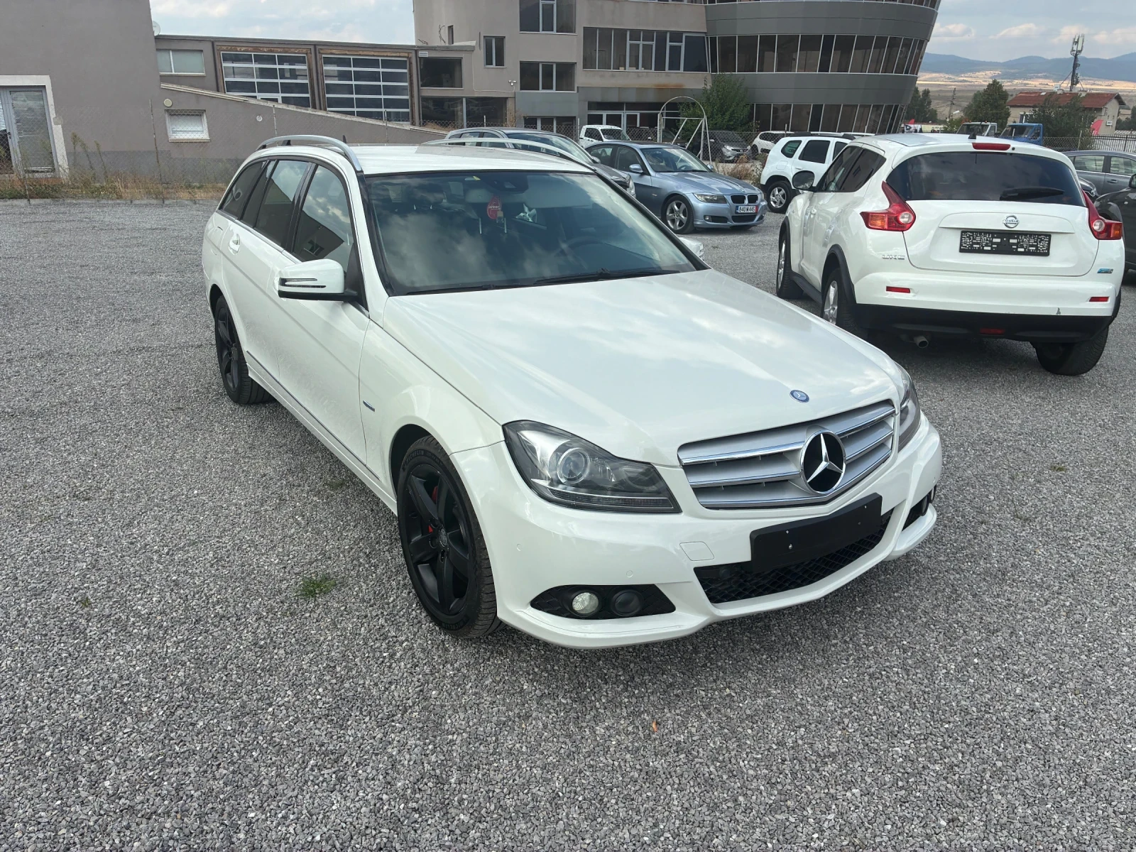 Mercedes-Benz C 300 4 Matic, снимка 3 - Автомобили и джипове - 55825840