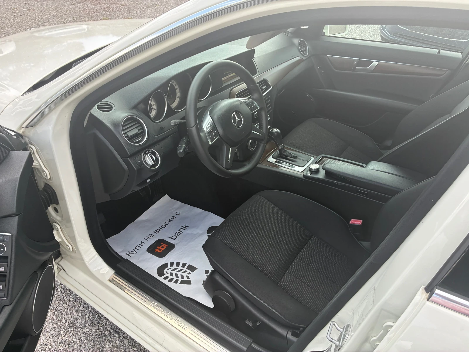 Mercedes-Benz C 300 4 Matic, снимка 10 - Автомобили и джипове - 55825840