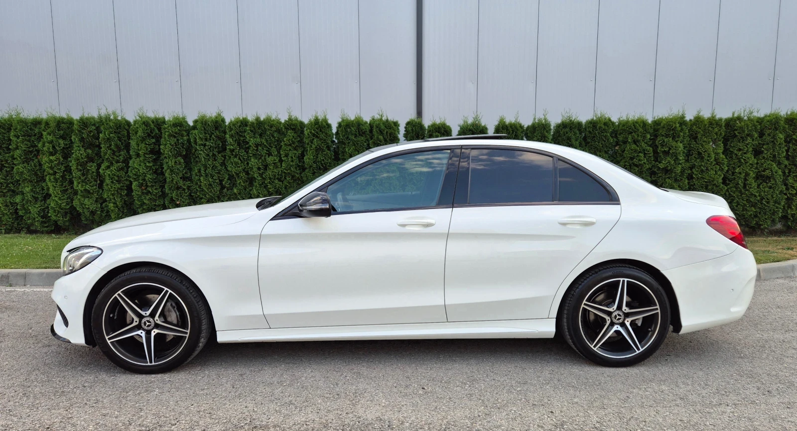 Mercedes-Benz C 220 AMG-line Pano Burmester, снимка 4 - Автомобили и джипове - 55853512