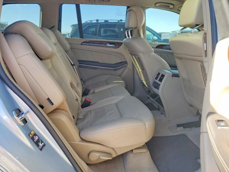 Mercedes-Benz GL 550 4.6L 8 All wheel drive, снимка 3 - Автомобили и джипове - 53344179