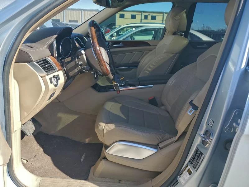 Mercedes-Benz GL 550 4.6L 8 All wheel drive, снимка 10 - Автомобили и джипове - 53344179