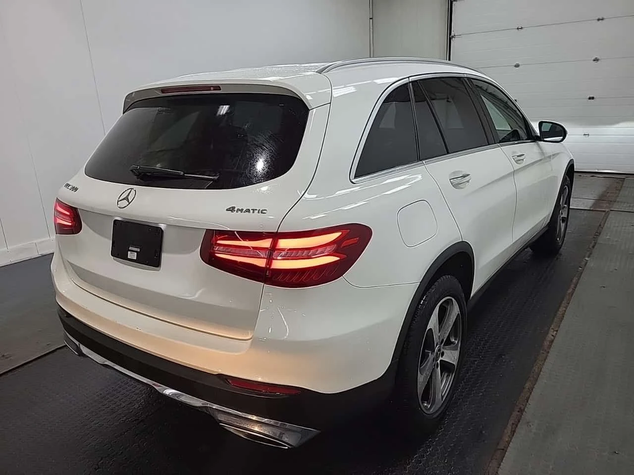 Mercedes-Benz GLC 300 CARFAX /Кожа/Нави/Подгрев/Панорама - изображение 3