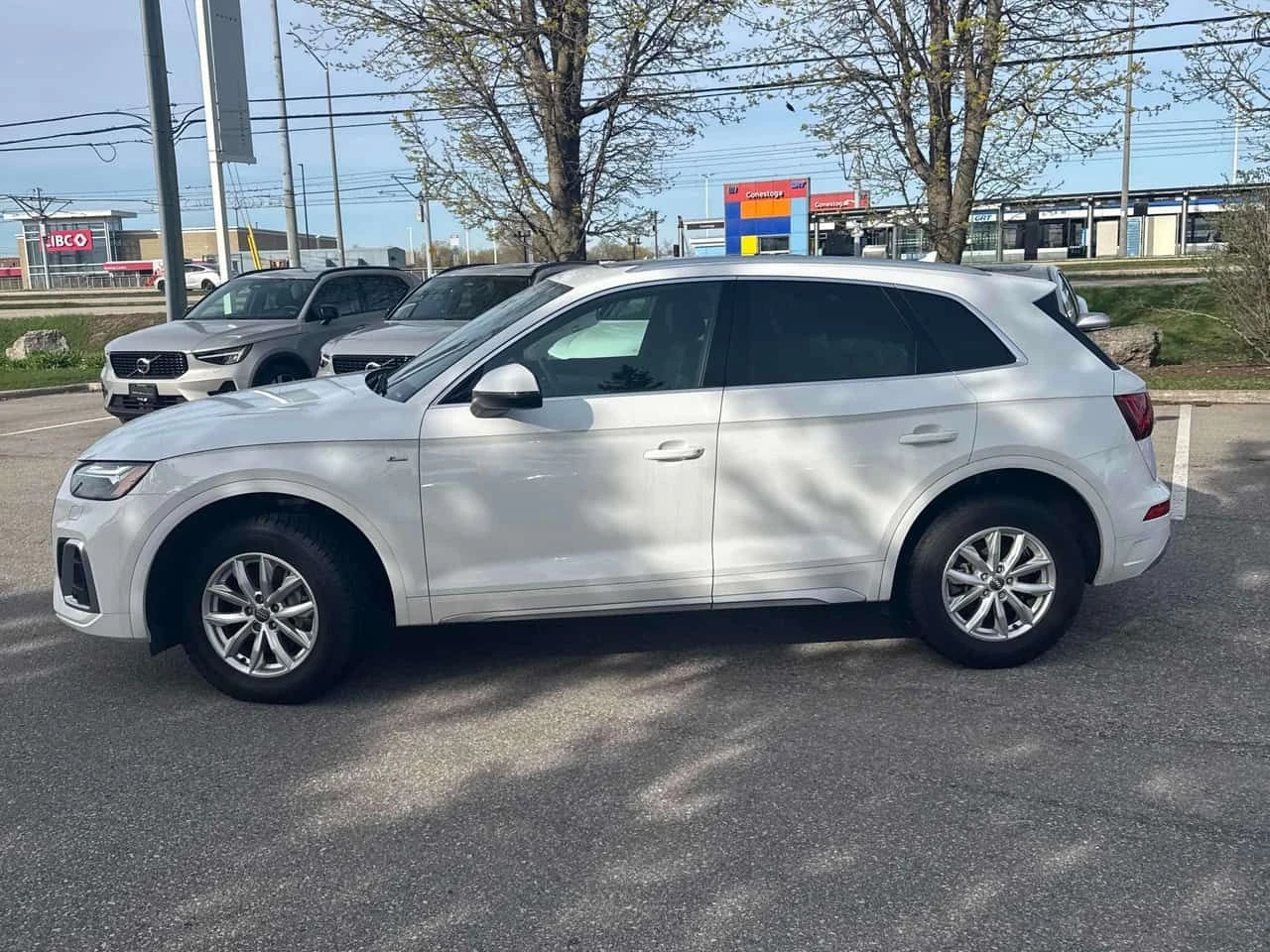 Audi Q5 * TECHNIK * Pano * 2 Ключа * Подгреви * Carfax, снимка 2 - Автомобили и джипове - 54339734