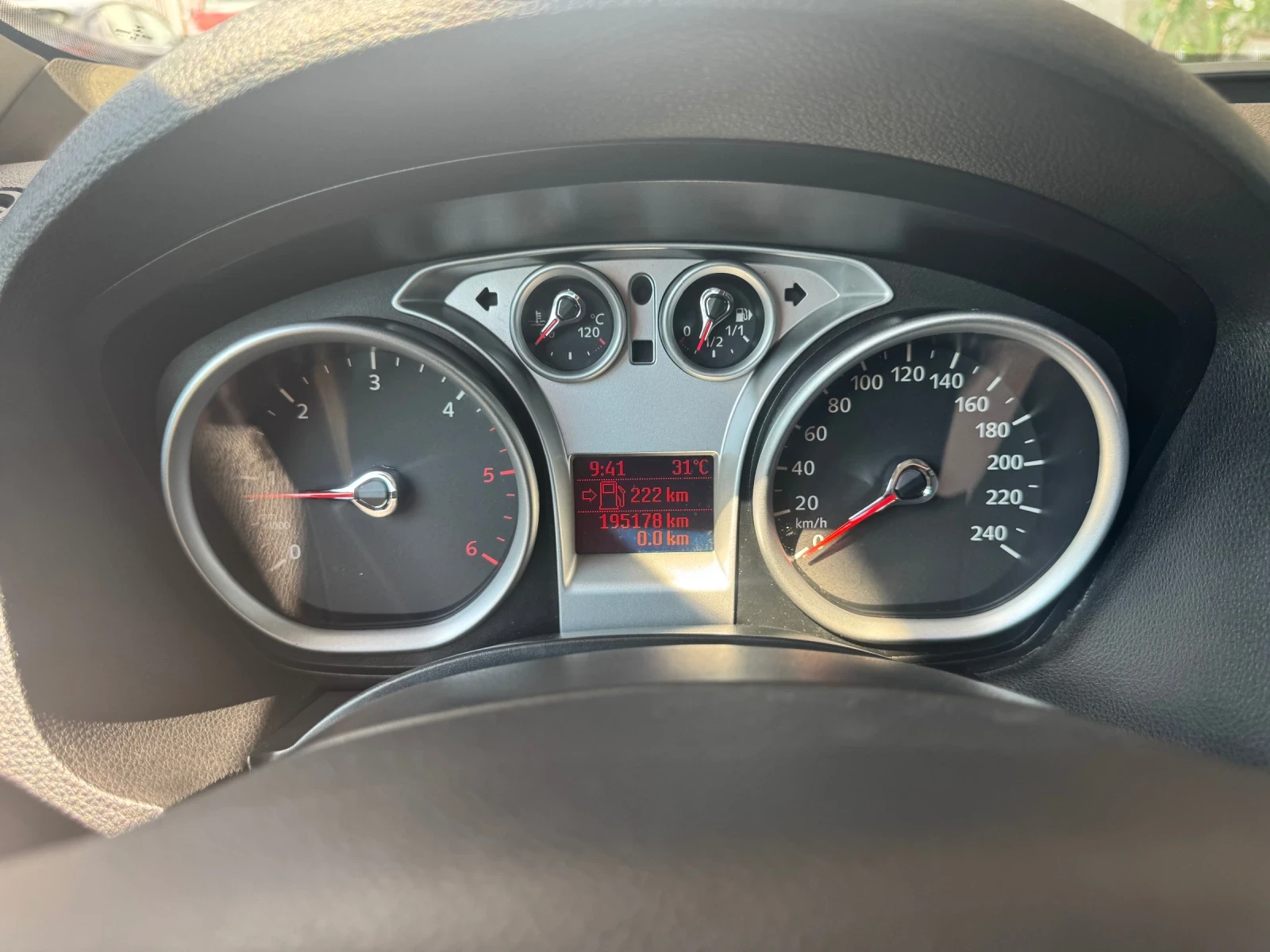 Ford Kuga 2.0tdci 4x4 Titanium! Panorama , снимка 12 - Автомобили и джипове - 55324782