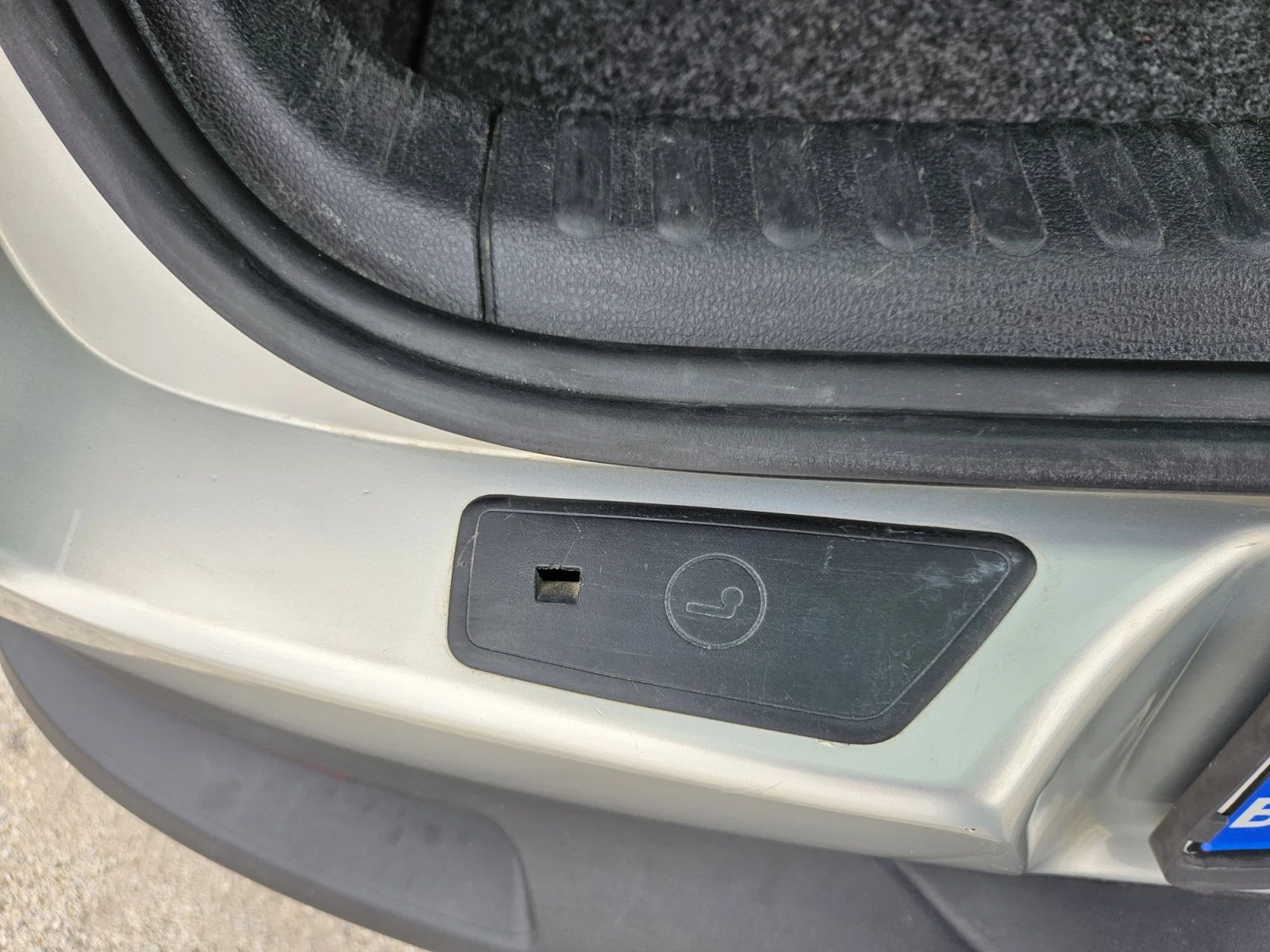 VW Tiguan 5N 2.0TDI, снимка 16 - Автомобили и джипове - 55656625