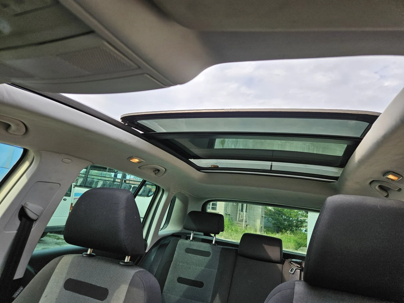 VW Tiguan 5N 2.0TDI, снимка 11 - Автомобили и джипове - 55656625