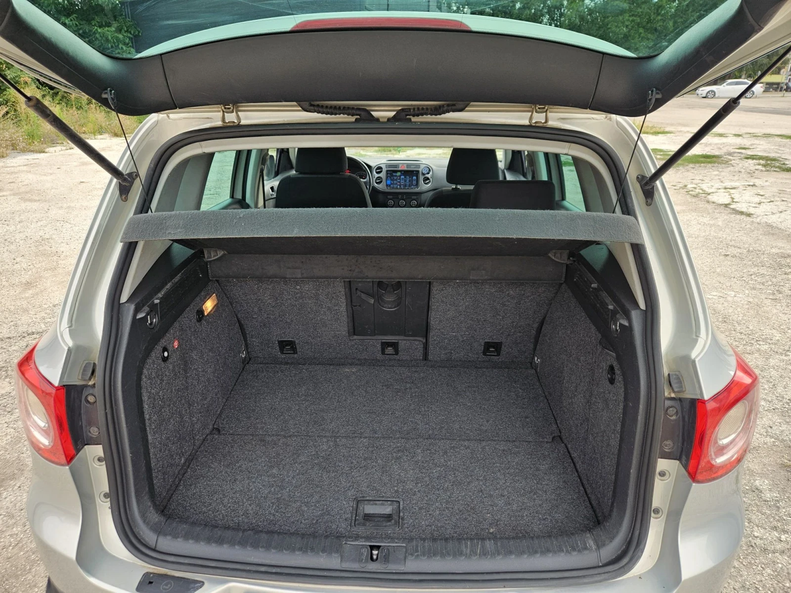 VW Tiguan 5N 2.0TDI, снимка 14 - Автомобили и джипове - 55656625