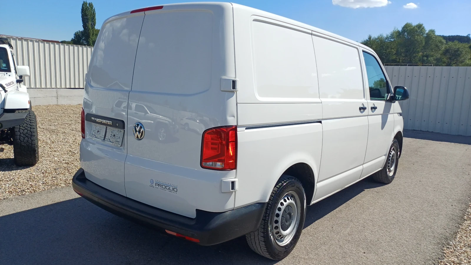 VW Transporter 3места ОБСЛУЖЕН, снимка 5 - Бусове и автобуси - 55729747