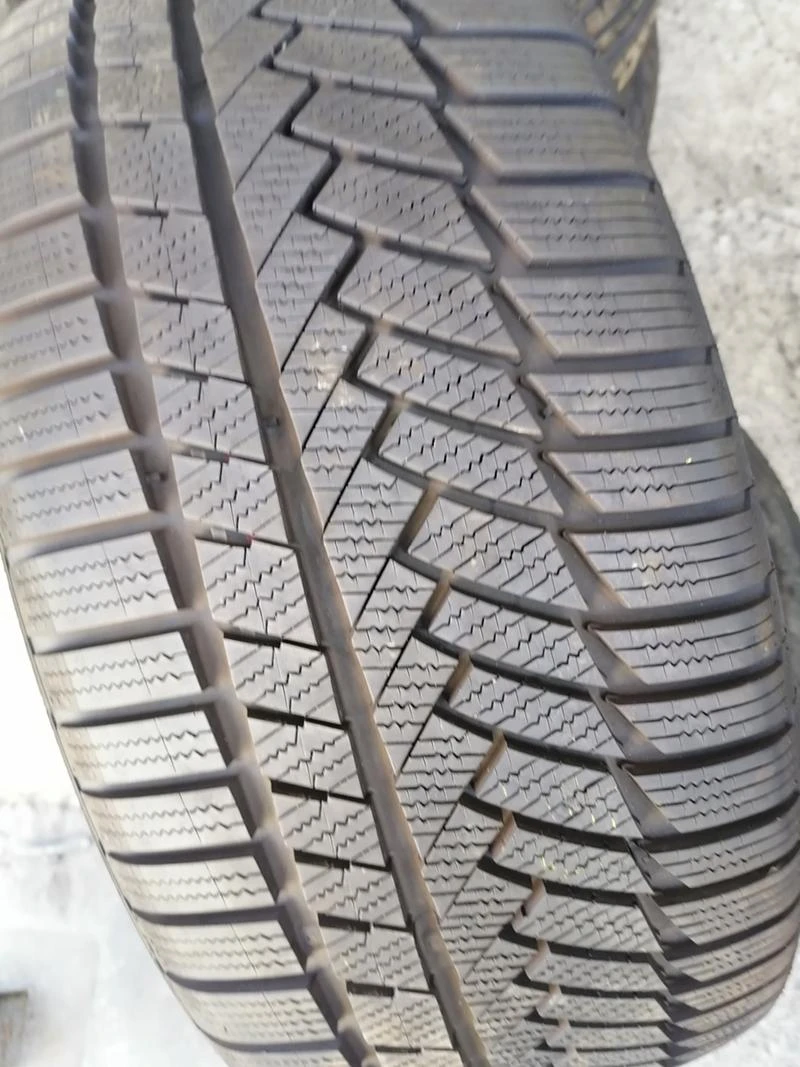 Гуми Зимни 245/45R18, снимка 2 - Гуми и джанти - 29600182