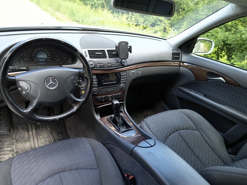 Mercedes-Benz E 200 1, 8 компресор Газ , снимка 8 - Автомобили и джипове - 45930917