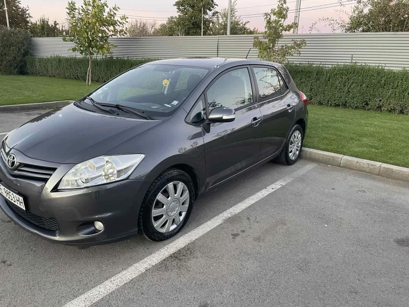 Toyota Auris 2.0D4D, снимка 2 - Автомобили и джипове - 47469857