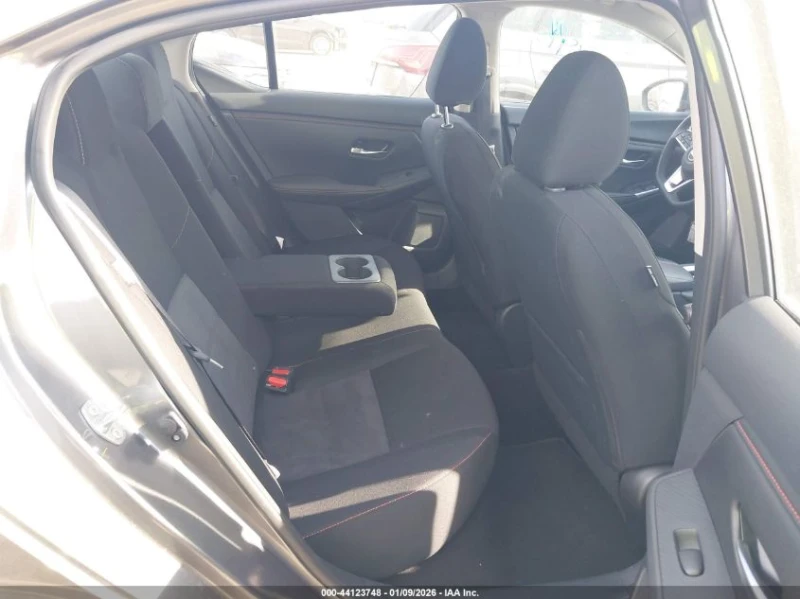 Nissan Sentra 2.0L I-4 DI, DOHC, VVT, 149HP Front Wheel Drive, снимка 13 - Автомобили и джипове - 53110689